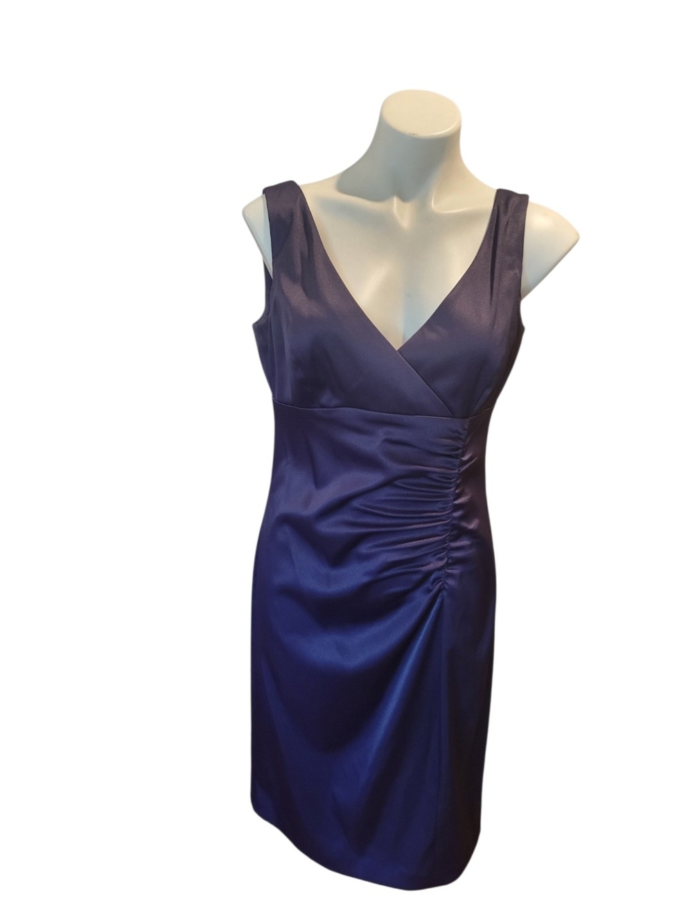 Sleeveless Satin V-Neck Cocktail Dress in Deep Purple